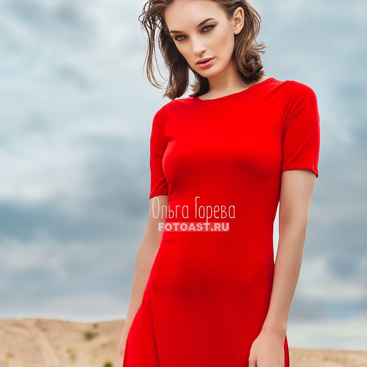 Фотосессия девушки в песках в Кирове