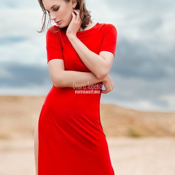 Фотосессия девушки в песках в Кирове