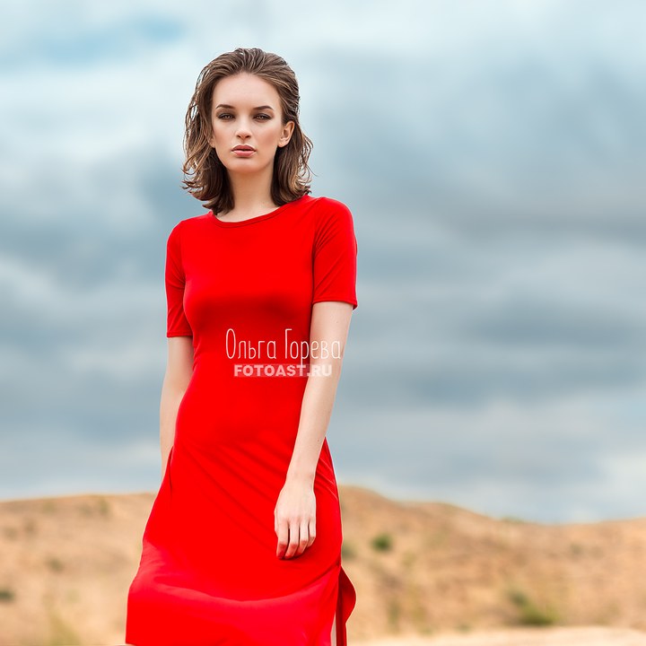 Фотосессия девушки в песках в Кирове