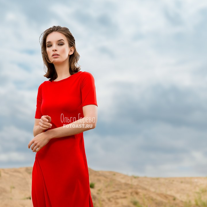 Фотосессия девушки в песках в Кирове