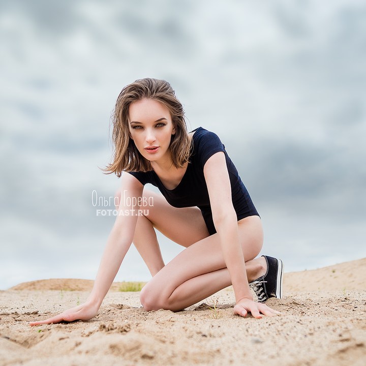 Фотосессия девушки в песках в Кирове