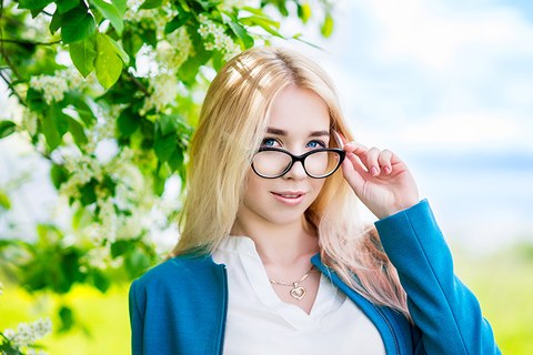 Фотосессия в цветущей черемухе