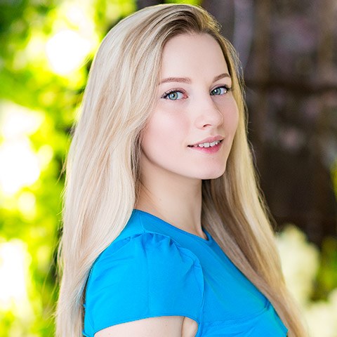 Фотосессия девушки в фотостудии Давинчи в Кирове