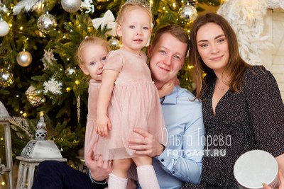 Семейная новогодняя фотосессия в студии "Свобода" (Киров) - фото 1