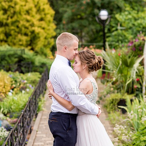 Свадебная фотосессия в Ботаническом саду в Кирове