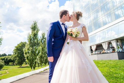 Свадебная фотосессия в гостинице и парках Кирова
